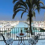 First Line Luxury Apartment in Puerto Banus Harbour, Marbella