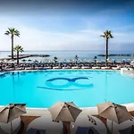 First Line Luxury Apartment in Puerto Banus Harbour, Marbella