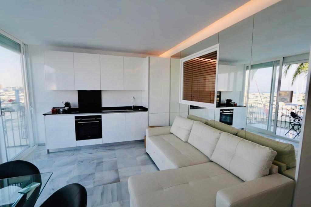 First Line Puerto Banus Harbour, 3 Bedroom Luxury Apartment, * Marbellac