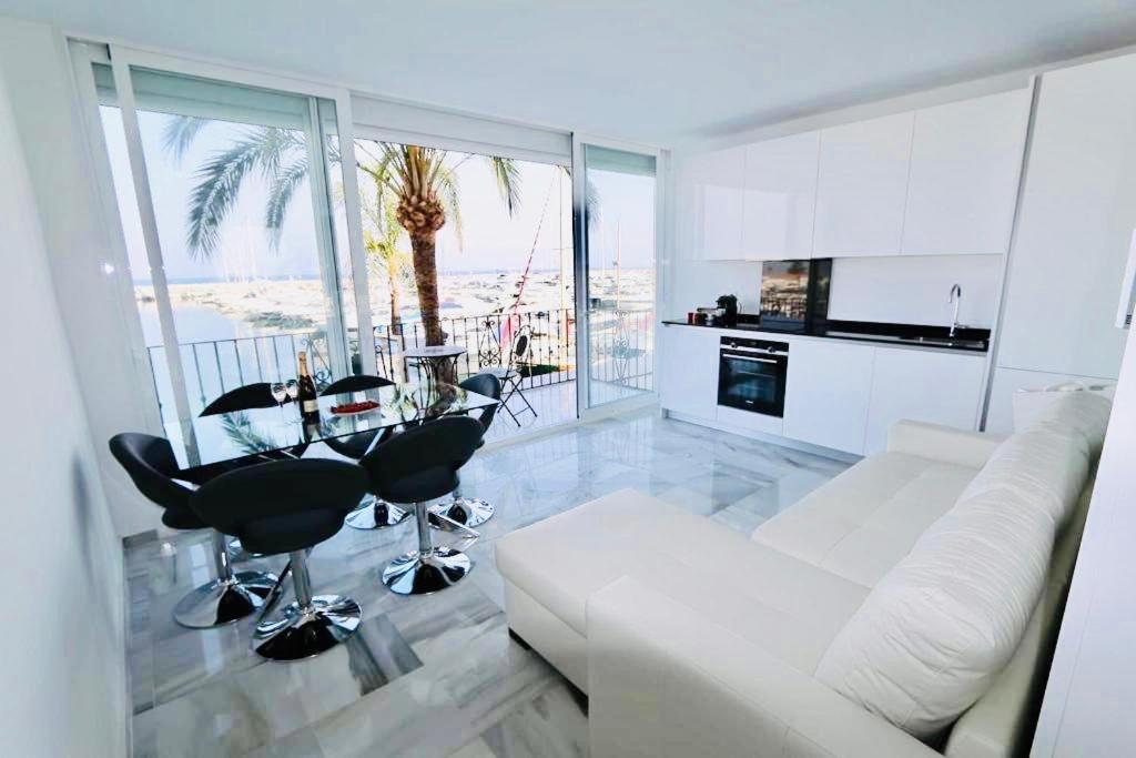 First Line Puerto Banus Harbour, 3 Bedroom Luxury Apartment,